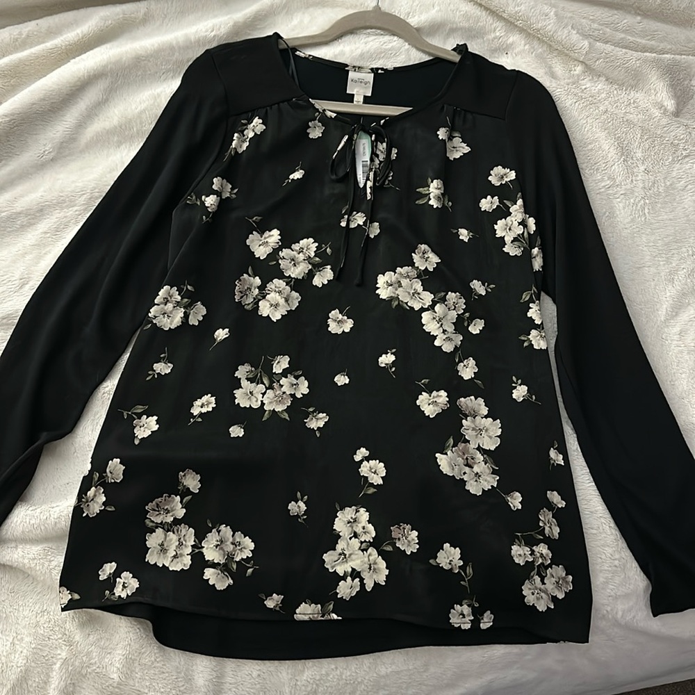 Brand new with tags Kaileigh flowy top made of rayon, poly, spandex size L